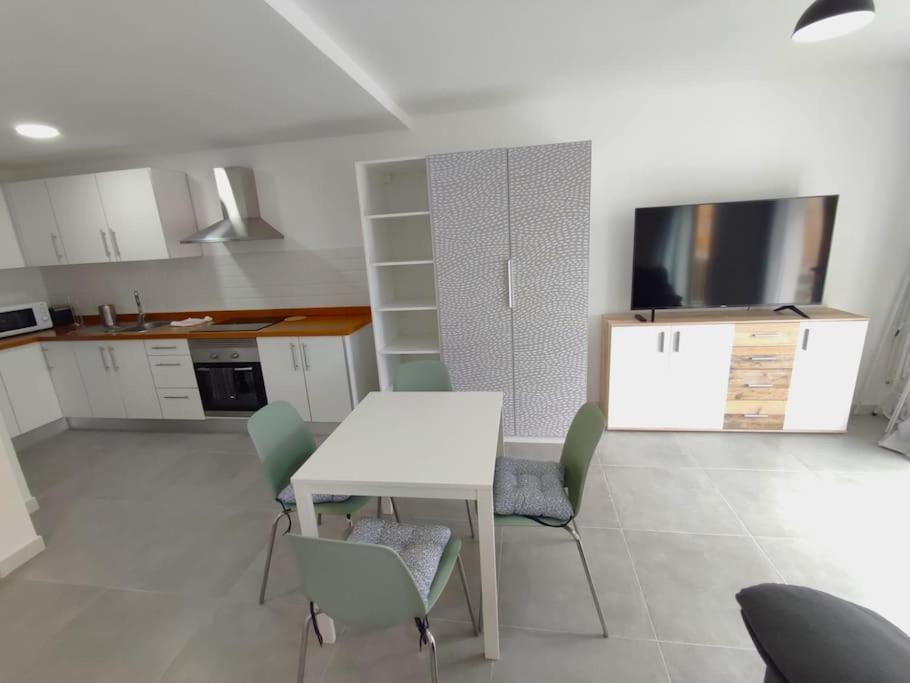 Apartment Near The Ocean In
